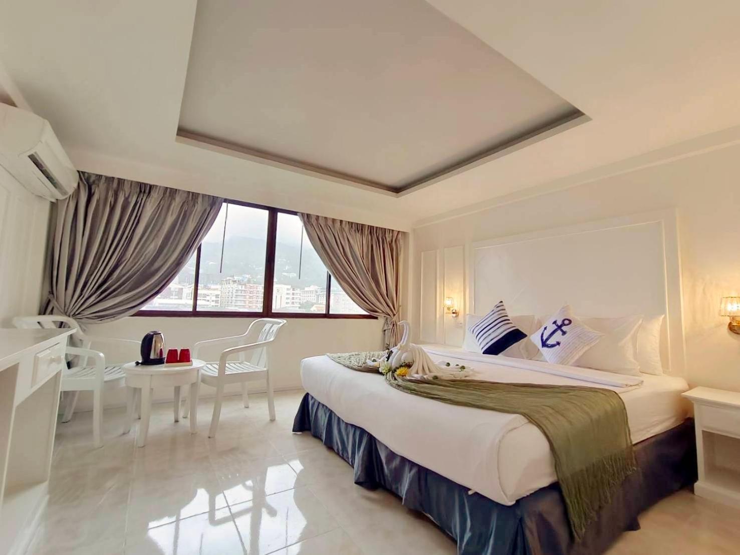 Hotel The Chilli By Golden Ray à Patong Extérieur photo