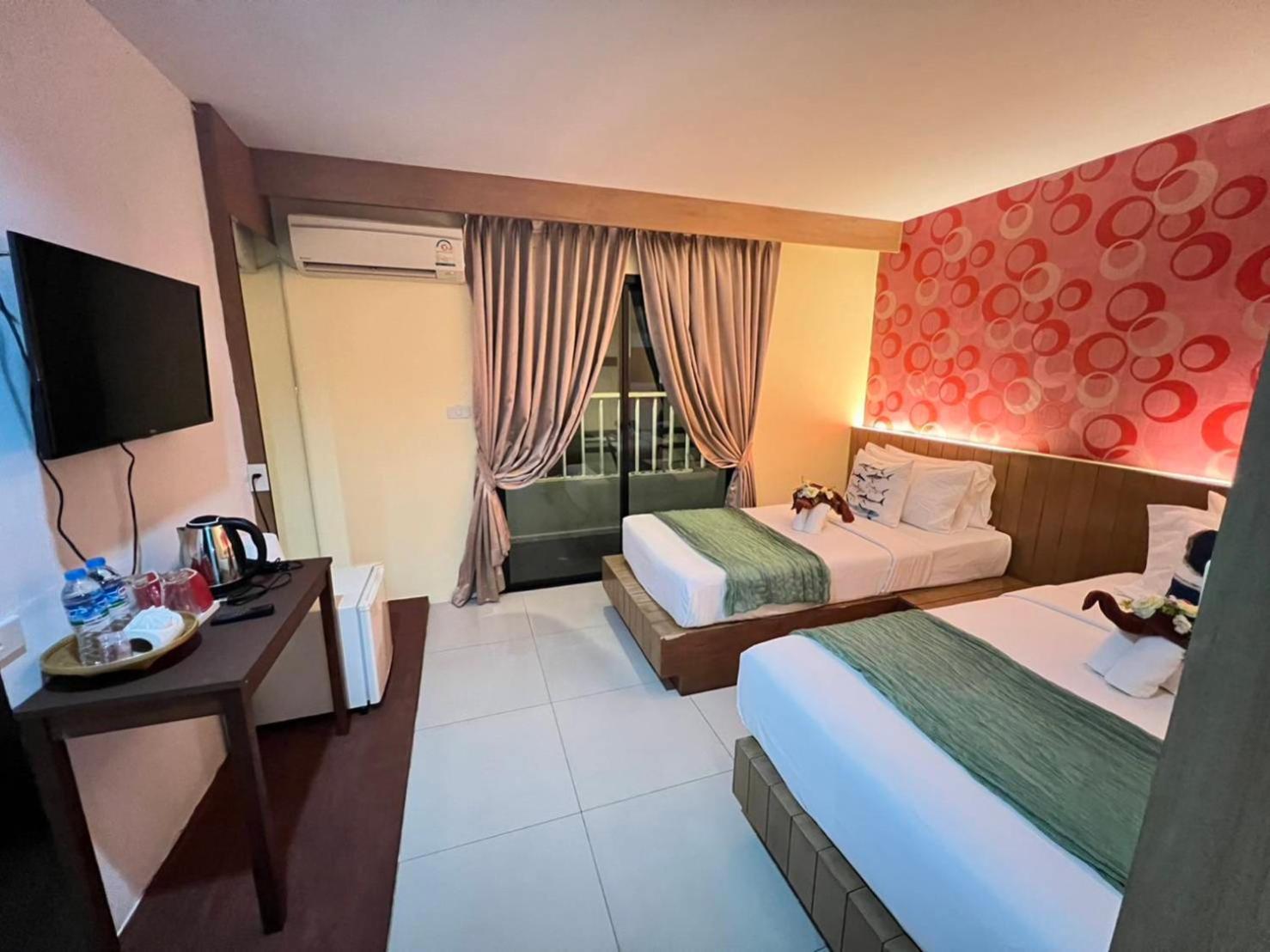 Hotel The Chilli By Golden Ray à Patong Extérieur photo